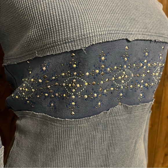 Vocal Blue Ribbed Embellished Stretch Distressed Long Sleeve Pullover Top Sz M - Picture 2 of 7